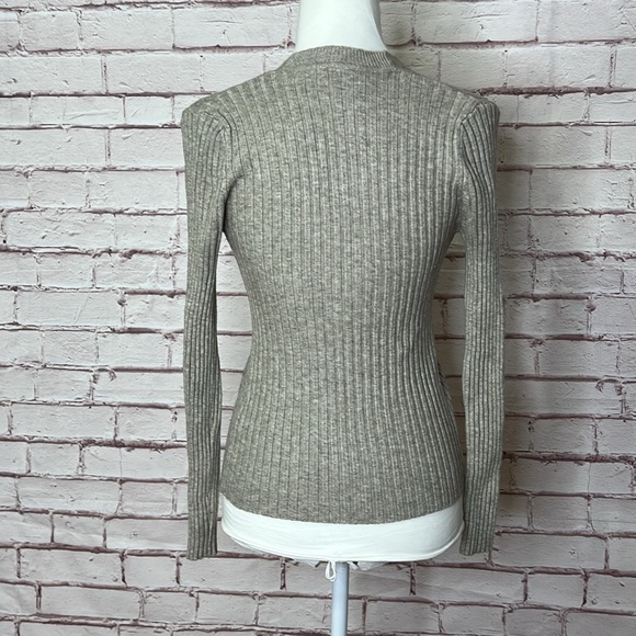 Boutique Ribbed V Neck Twist Design Sweater Small - Picture 4 of 5